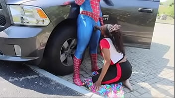 Spiderman gets pretty bj public