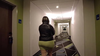 Trolling around hotel being sexsual (Almost get caught)