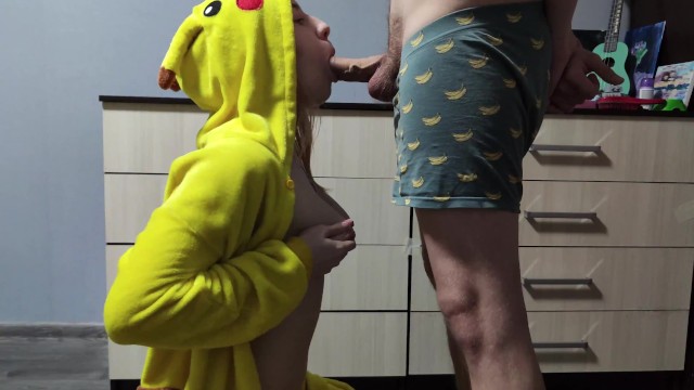 Pikachu bimbos fellatio