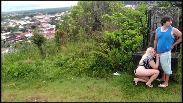 Câmera do parque flagra casal fodendo em público