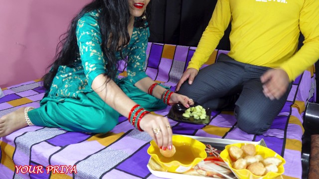 Punjab beauty fiance ko pani-puri de kar pataya or choda