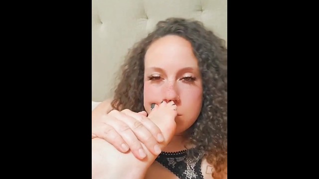 Snapchat Women Smells Her Sweaty Toes