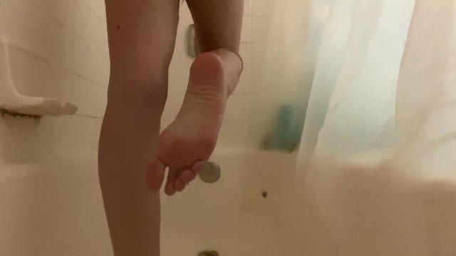 GODDESS FOOT INSIDE THE SHOWER - BEAUTY & STEAMY