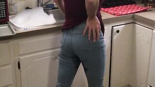 RachelHH22 Pissing in pants while doing dishes and smoking