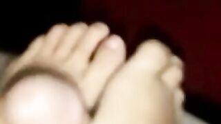 Aliah's First Toes Job with her tiny cute little toes and feet ✨ SexyGamingCouple ❤