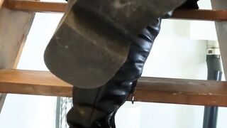 Vends-ta-culotte - Fetishist pleasures with French domina : leather, boots,