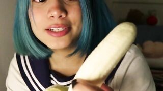 Deep throat: school women puts a whole banana inside her mouth.