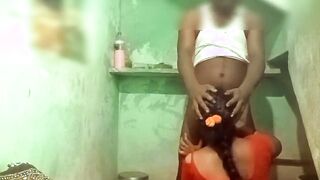 Tamil aunty cheating on uncle into toilet